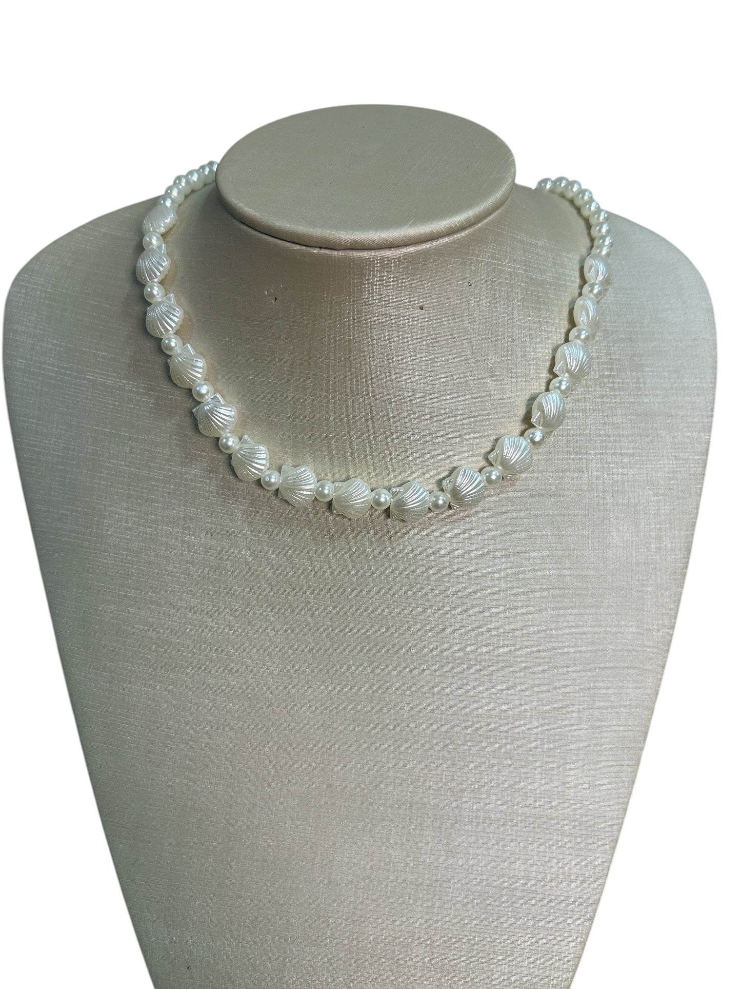 Necklace Maria Perola Detalhes Conchas