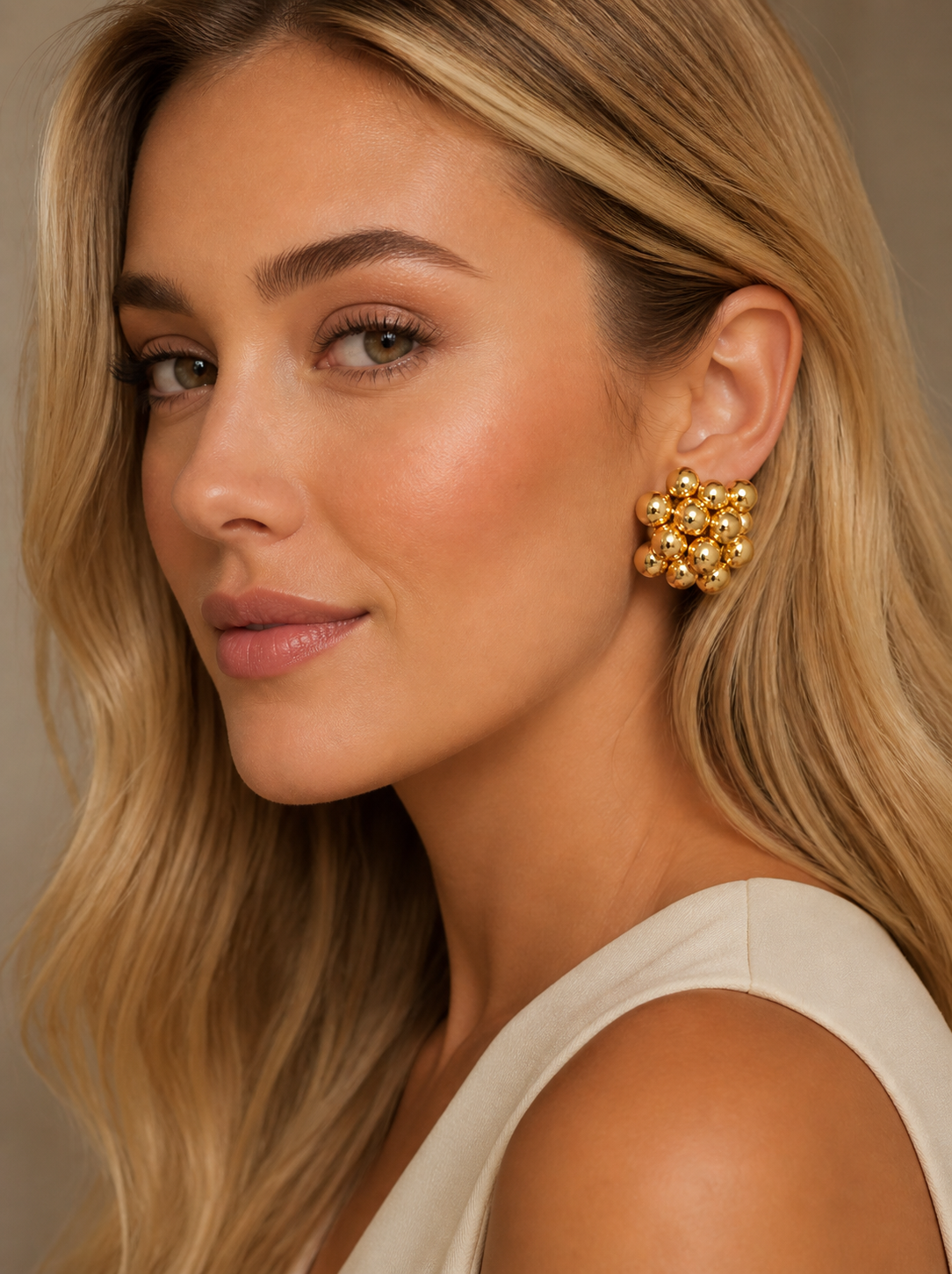 Earring Gold bolinhas Maria Adria