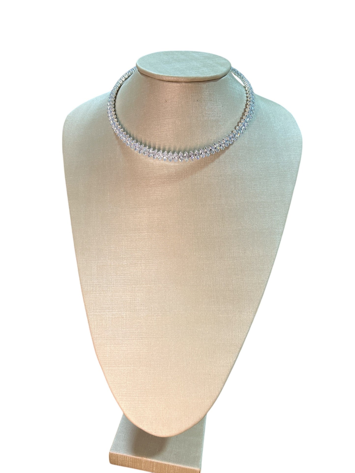 Chocker Silver Rigido Diamantes Artificiais