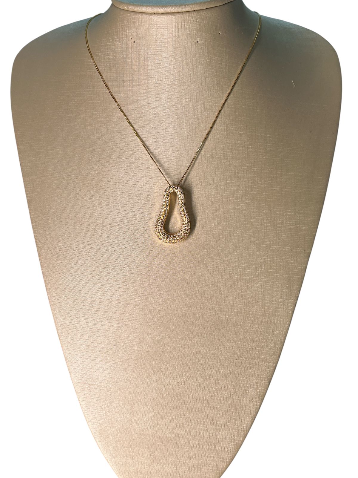 Necklace Cravejado em pedras Gold