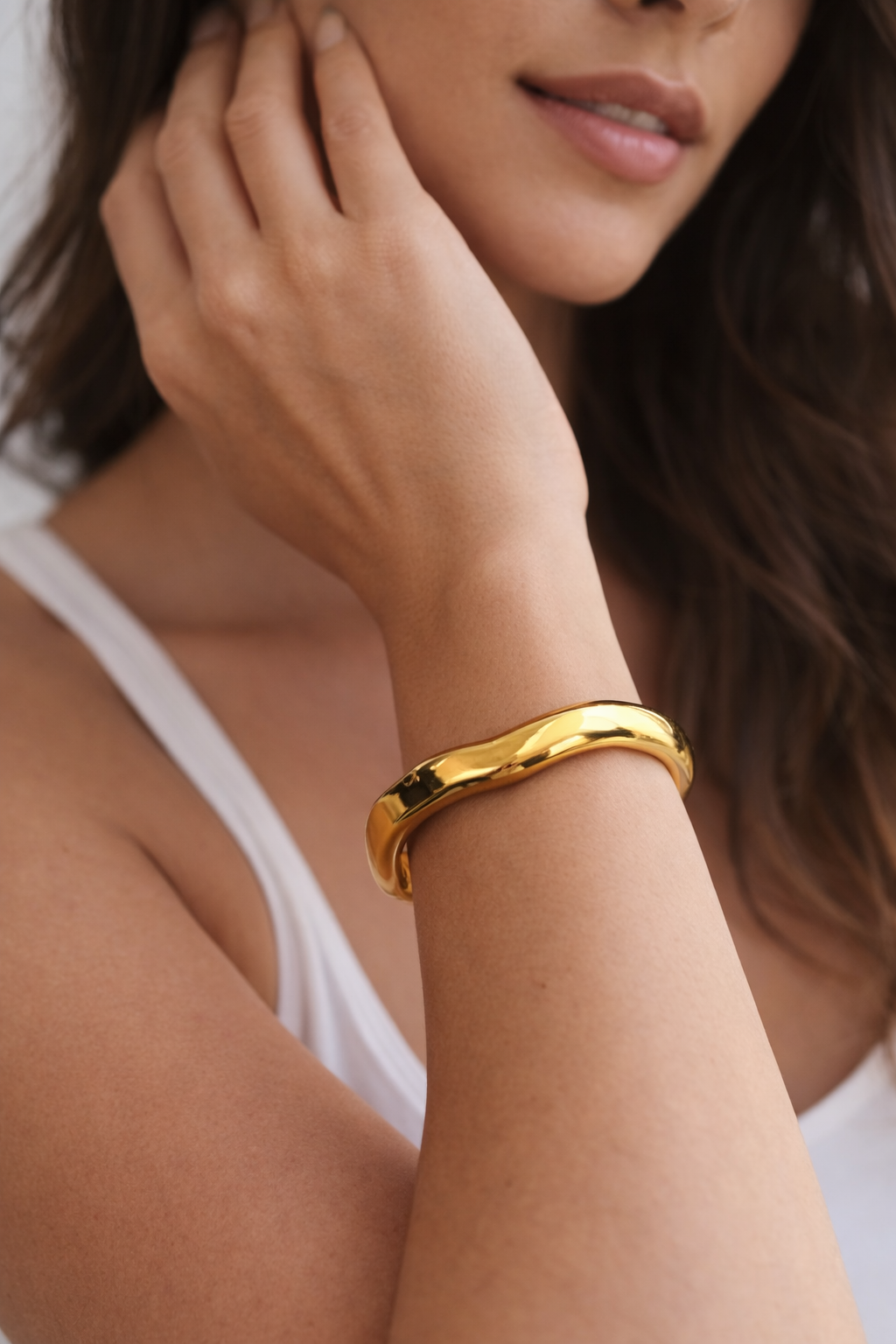 Bracelete Gold Minimalista Ondulado Maria Lívia